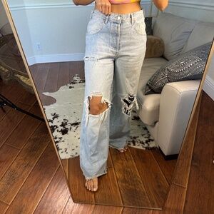 FREE PEOPLE - Distressed loose fit jeans - button up closure - Size 26